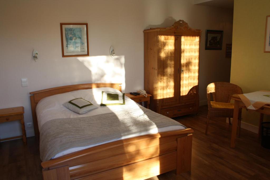 Auberge De Saint Julien Aux Bois Rom bilde